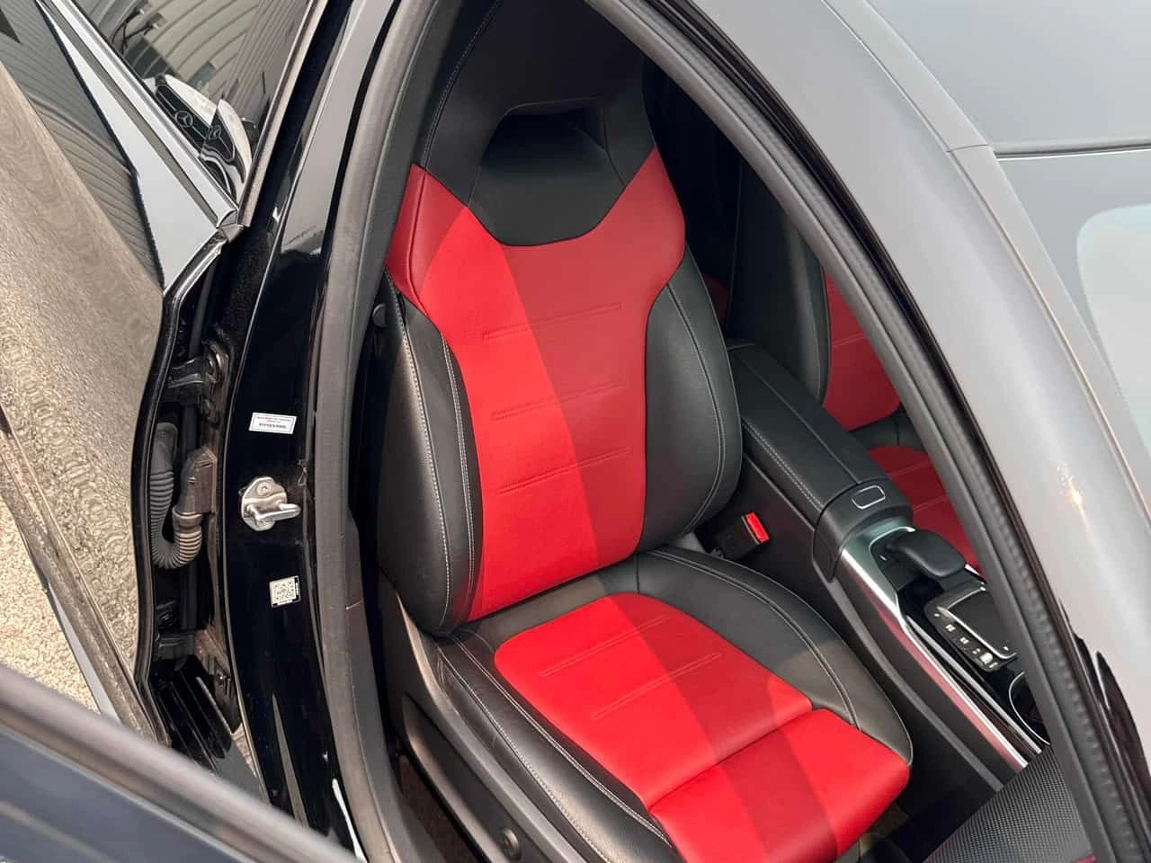 Mercedes-Benz A 35 * AMG * ДИСТРОНИК* 360 КАМЕРА* АМБИЕНТНО*  , снимка 13 - Автомобили и джипове - 55614014