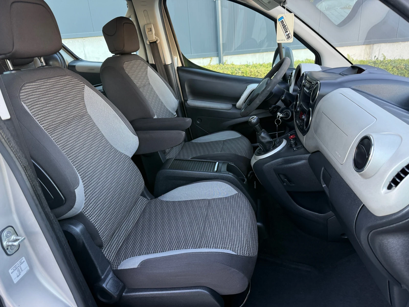 Peugeot Partner 1.6HDI 7 МЕСТА, снимка 12 - Автомобили и джипове - 56253058