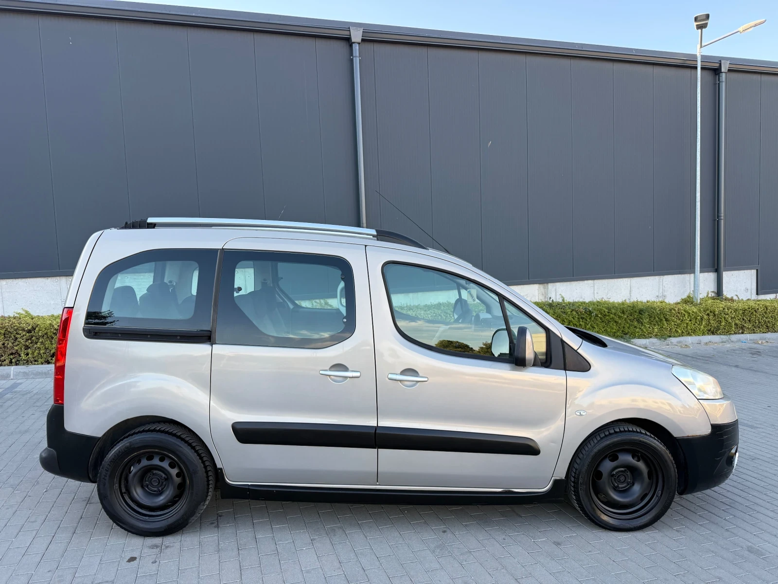 Peugeot Partner 1.6HDI 7 МЕСТА, снимка 4 - Автомобили и джипове - 56253058