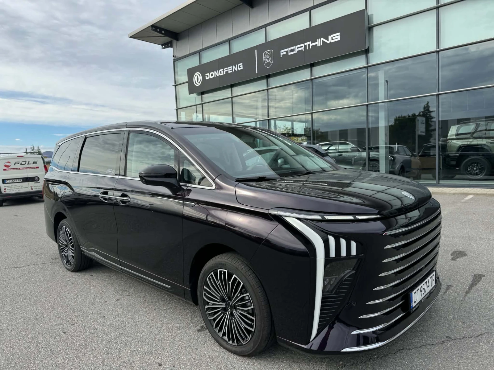 DONGFENG V9 BUSINESS CLASS PHEV 6+ 1 /201 к.с.