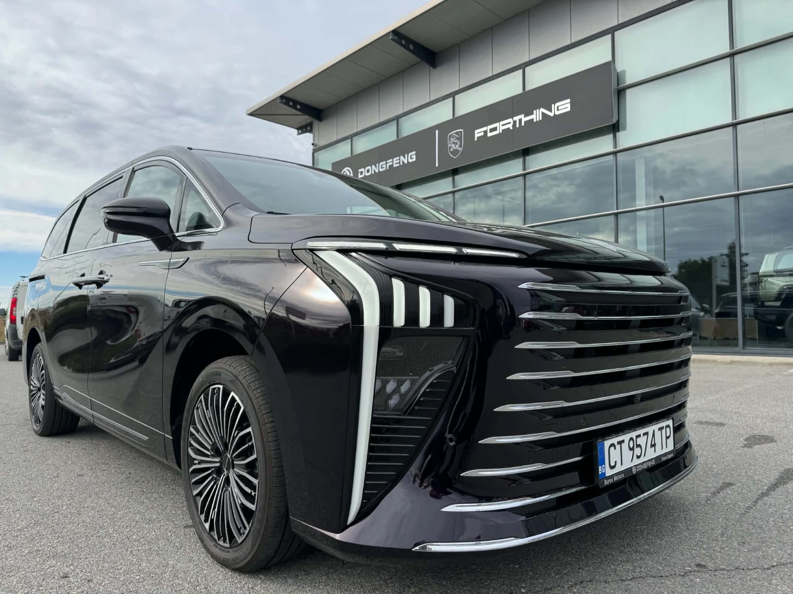 DONGFENG V9 BUSINESS CLASS PHEV 6+ 1 /201 к.с., снимка 2 - Автомобили и джипове - 56683601