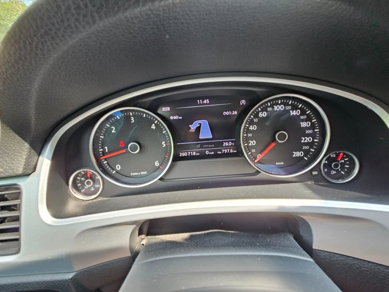 VW Touareg V6 Bluemotion, снимка 8 - Автомобили и джипове - 51365856