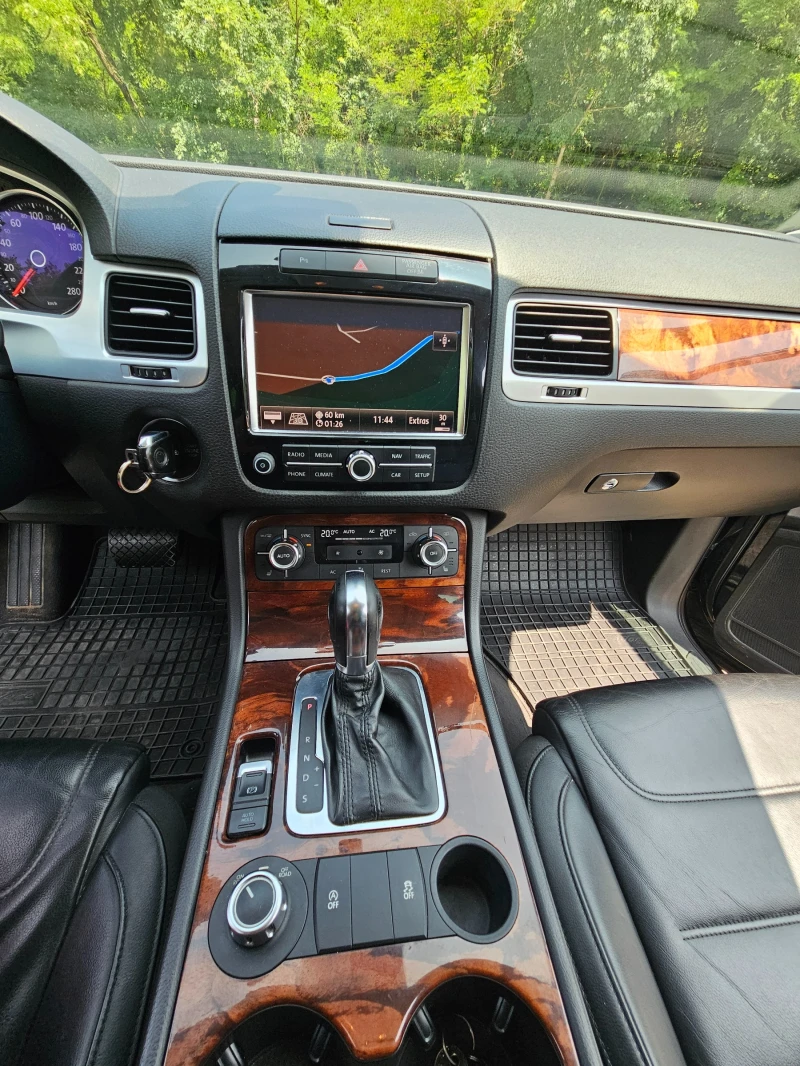 VW Touareg V6 Bluemotion, снимка 9 - Автомобили и джипове - 51365856
