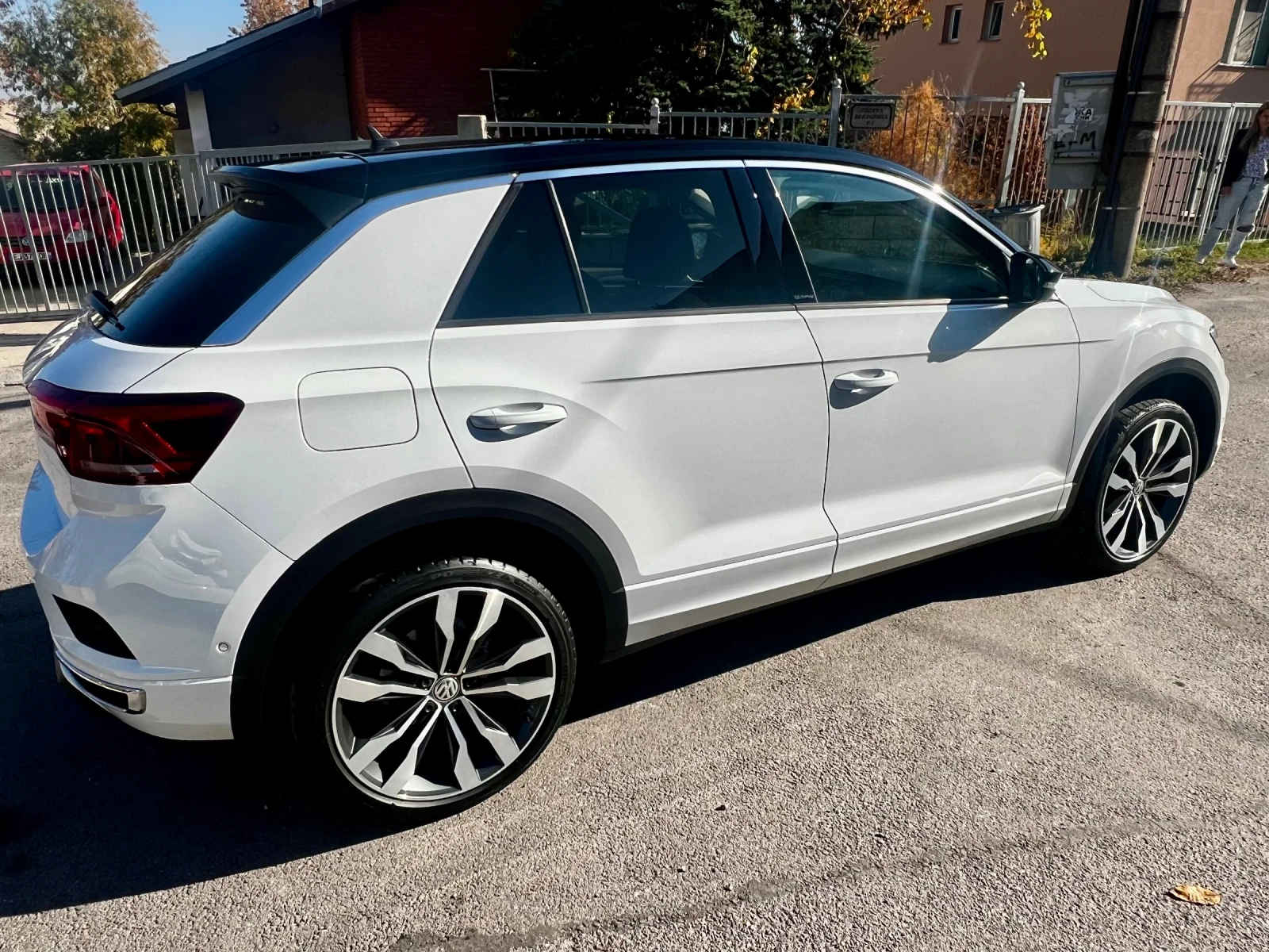 VW T-Roc R-line, BlindSpot, ОБСЛУЖЕН, Distronic - изображение 9