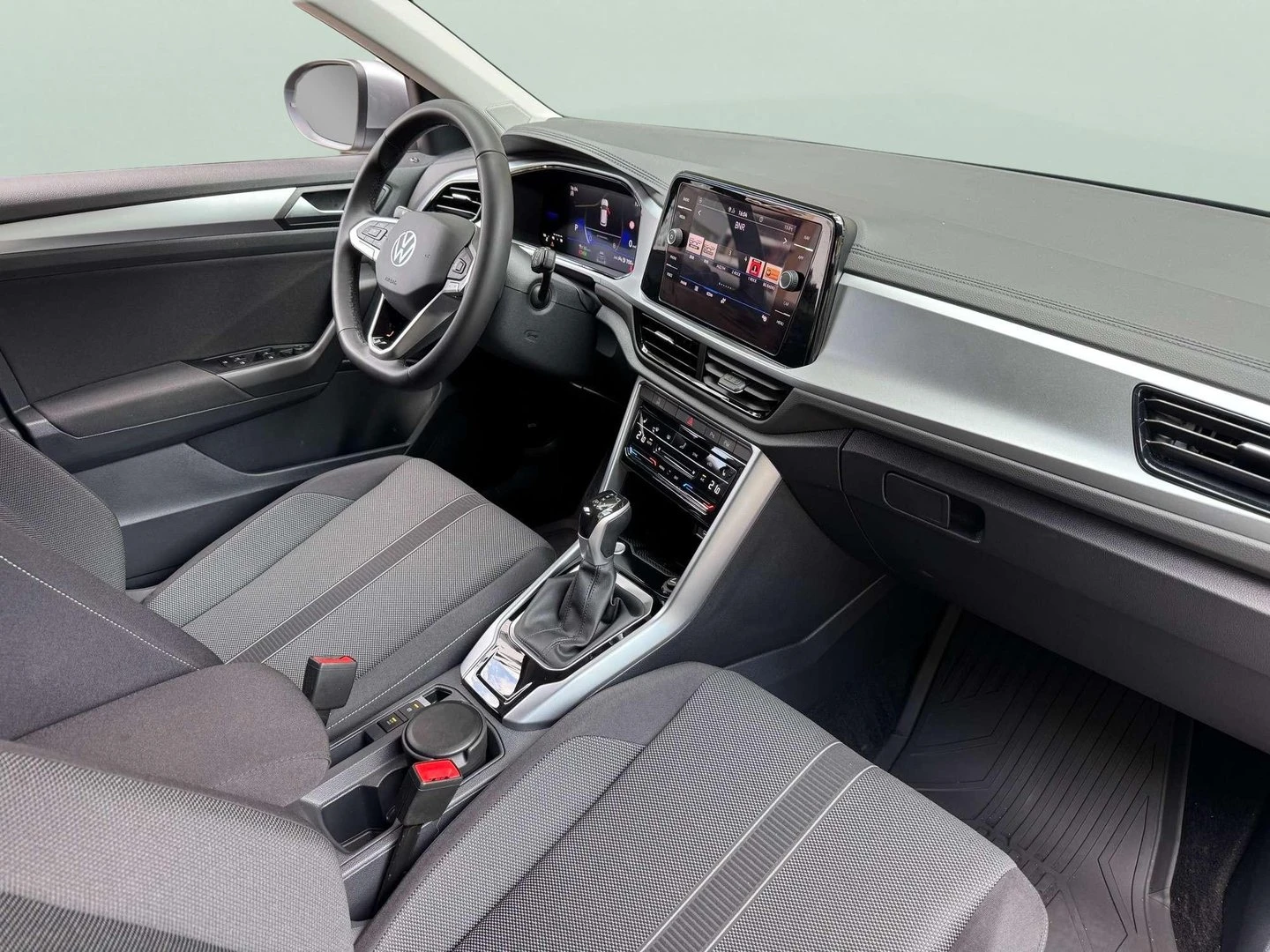 VW T-Roc VW T- Roc Life Plus 1.5 TSI OPF DSG - изображение 8