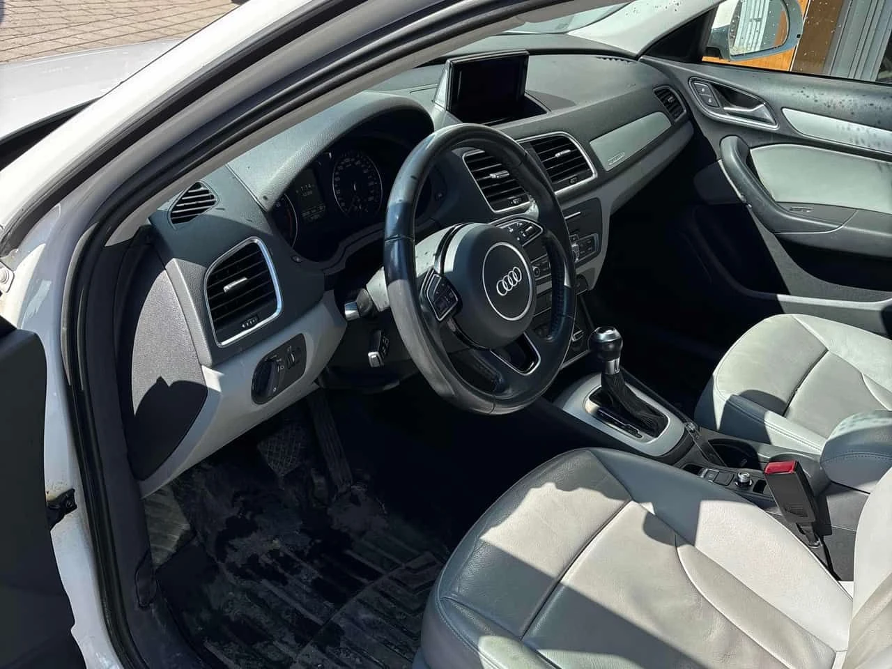 Audi Q3 * Komfort * CARFAX * ПАНОРАМА * KEYLESS * ПОДГРЕВИ - изображение 5