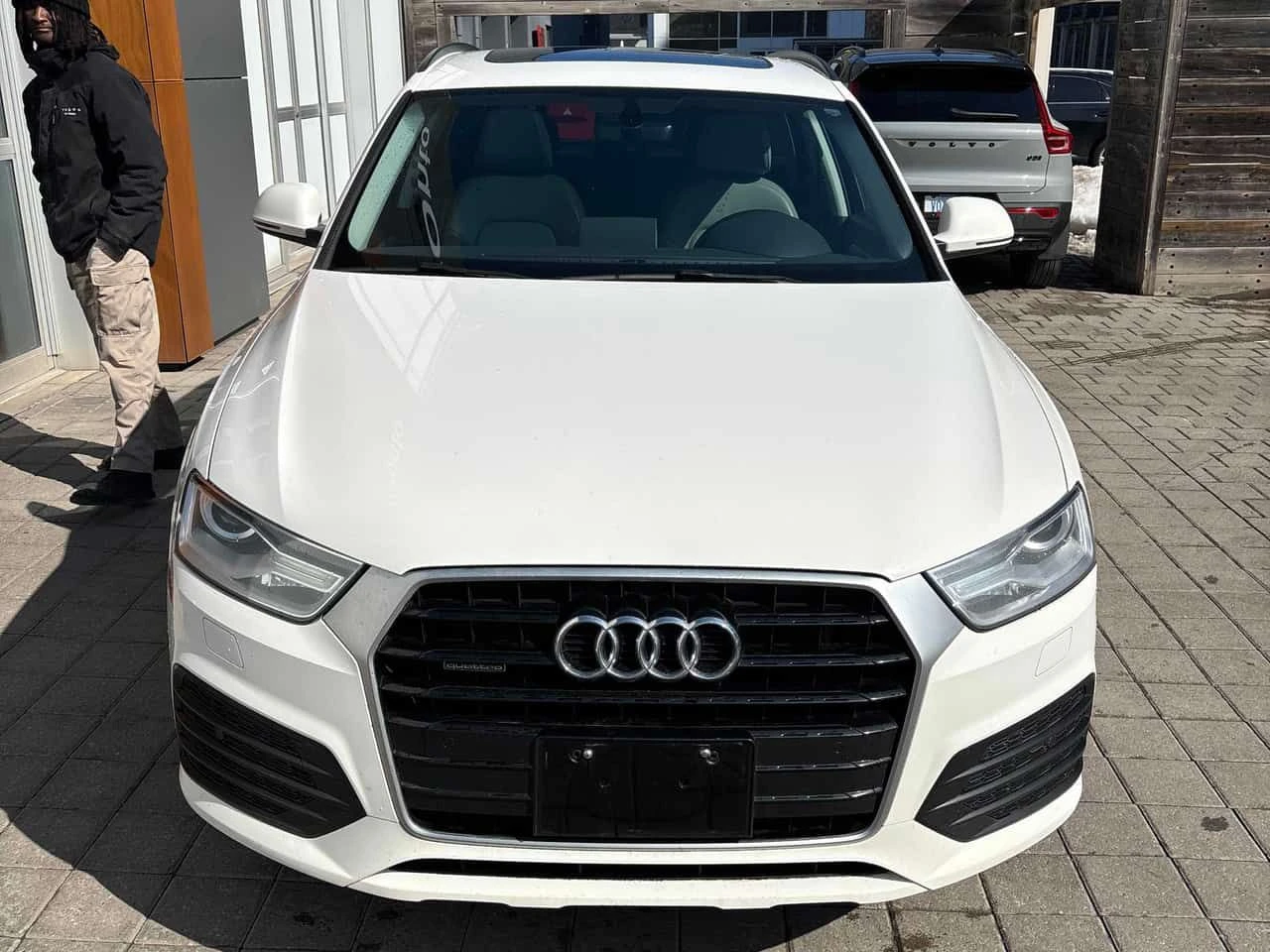Audi Q3 * Komfort * CARFAX * ПАНОРАМА * KEYLESS * ПОДГРЕВИ - изображение 6