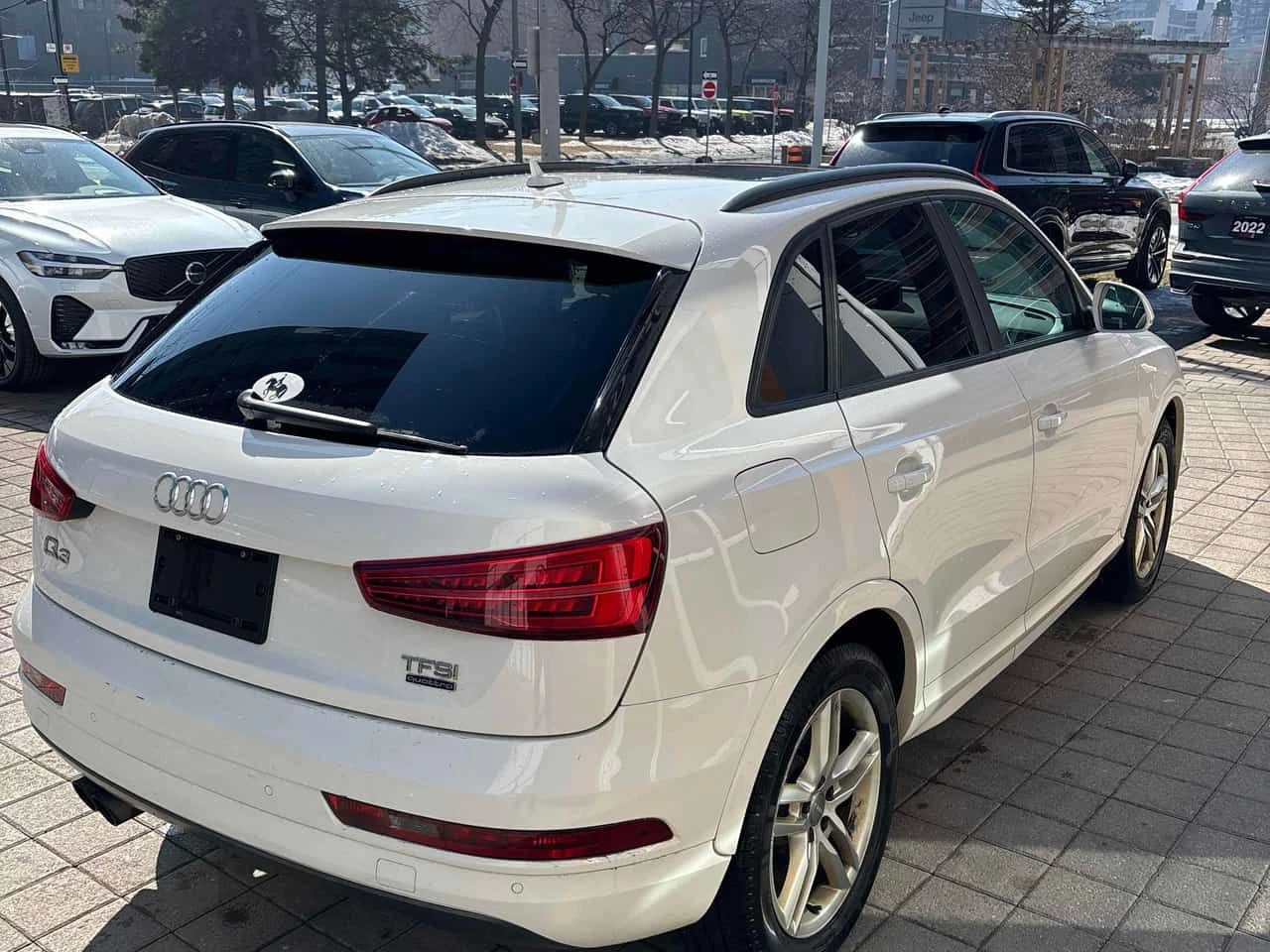 Audi Q3 * Komfort * CARFAX * ПАНОРАМА * KEYLESS * ПОДГРЕВИ - изображение 3