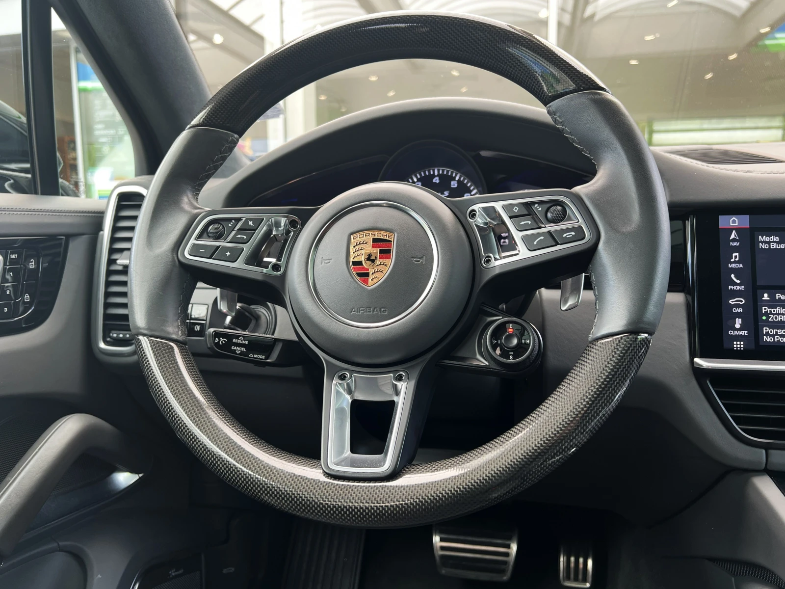 Porsche Cayenne TURBO S E-HYBRID / CERAMIC / BURM / PANO / CARBON/, снимка 10 - Автомобили и джипове - 54790917