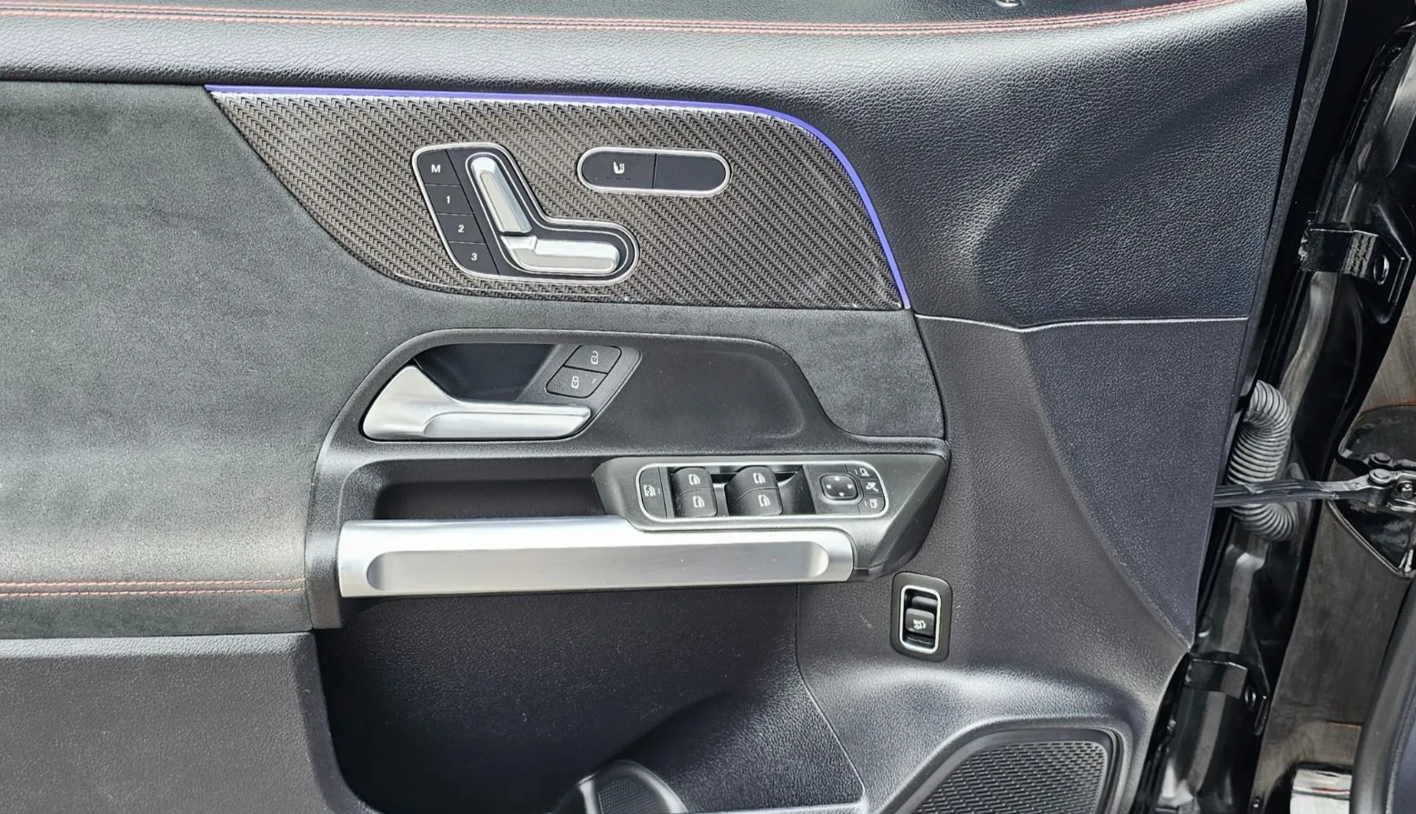 Mercedes-Benz GLB AMG PACKAGE, снимка 12 - Автомобили и джипове - 54873860