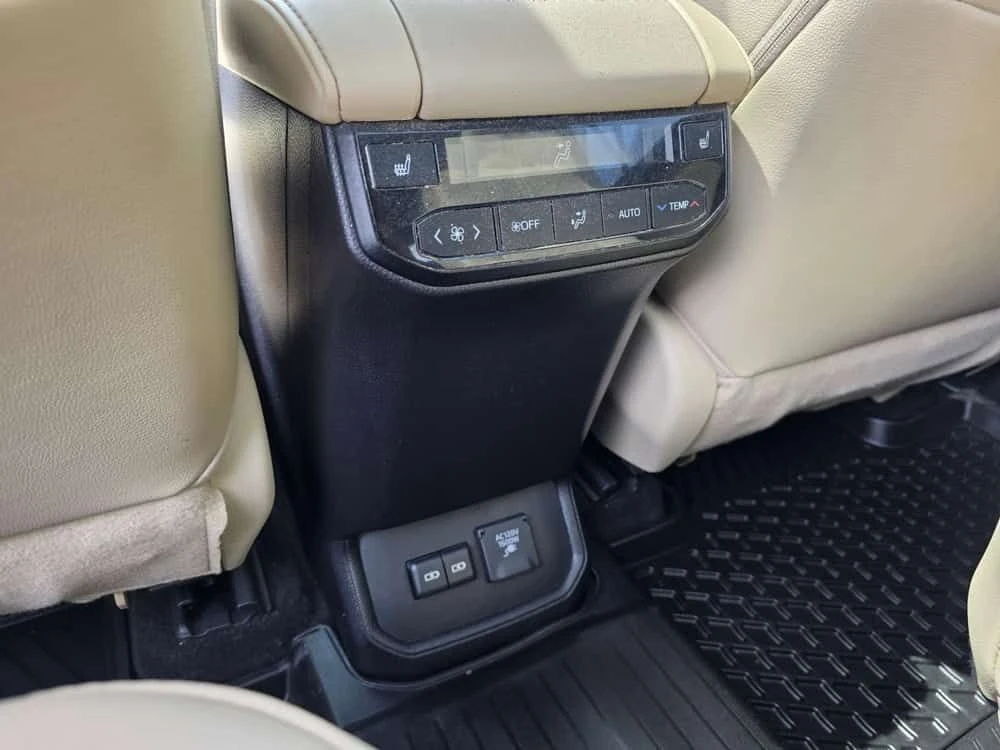 Toyota Highlander HYBRID PLATINUM| 360| PANO| ОБДУХВАНЕ| 7 МЕСТА| , снимка 14 - Автомобили и джипове - 54940806