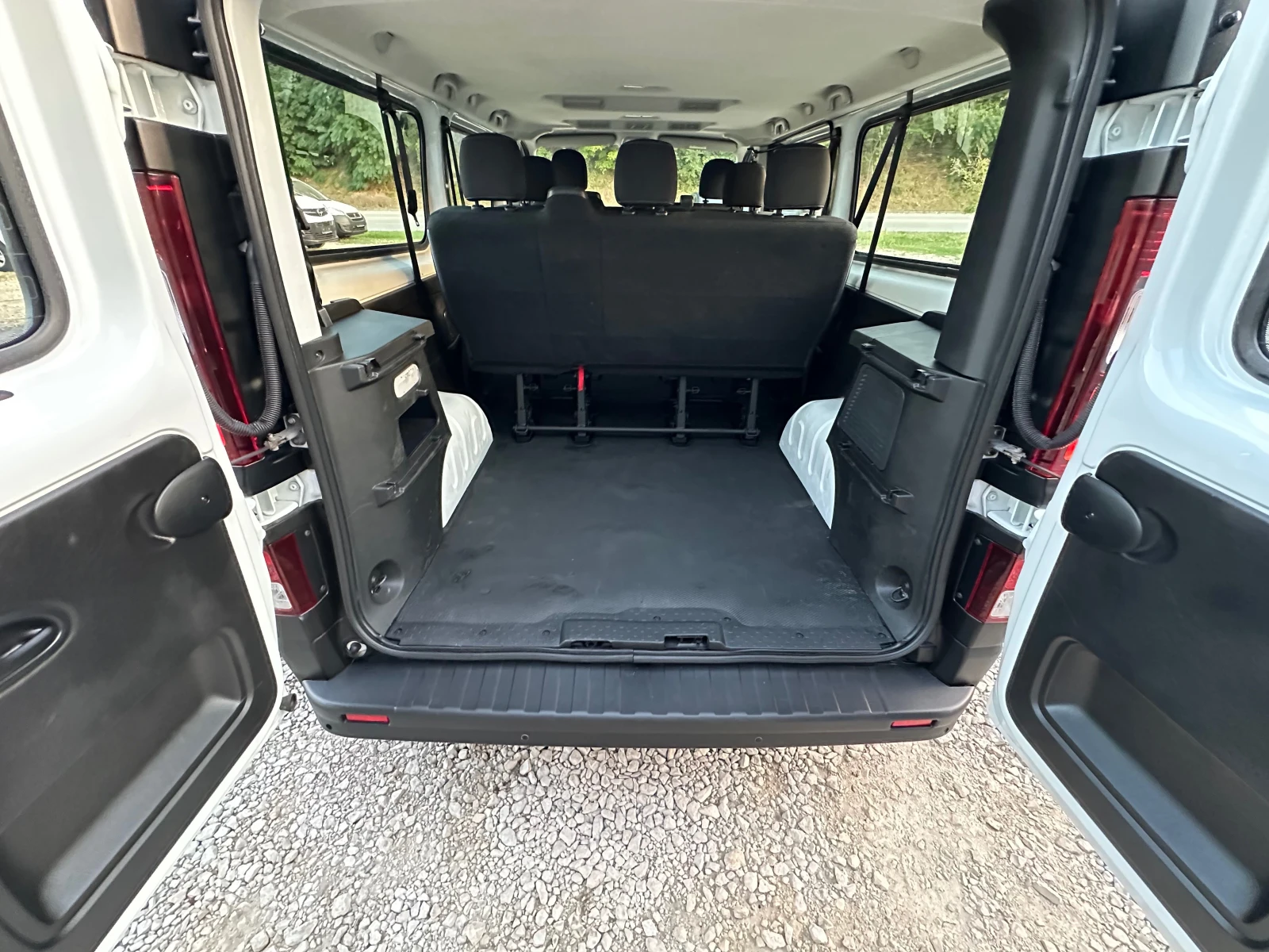Opel Vivaro DIESEL* Patnik* 9Mesta* 03.2019 - изображение 8