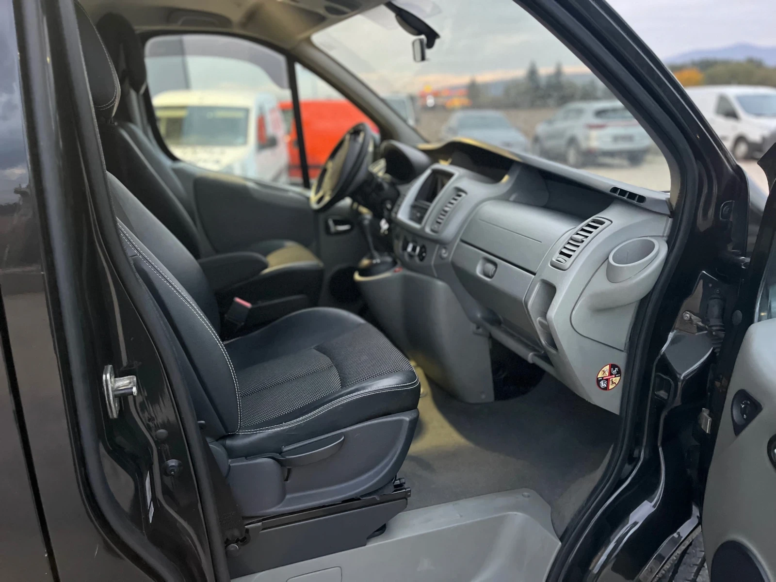 Renault Trafic 2.0DCi - изображение 8