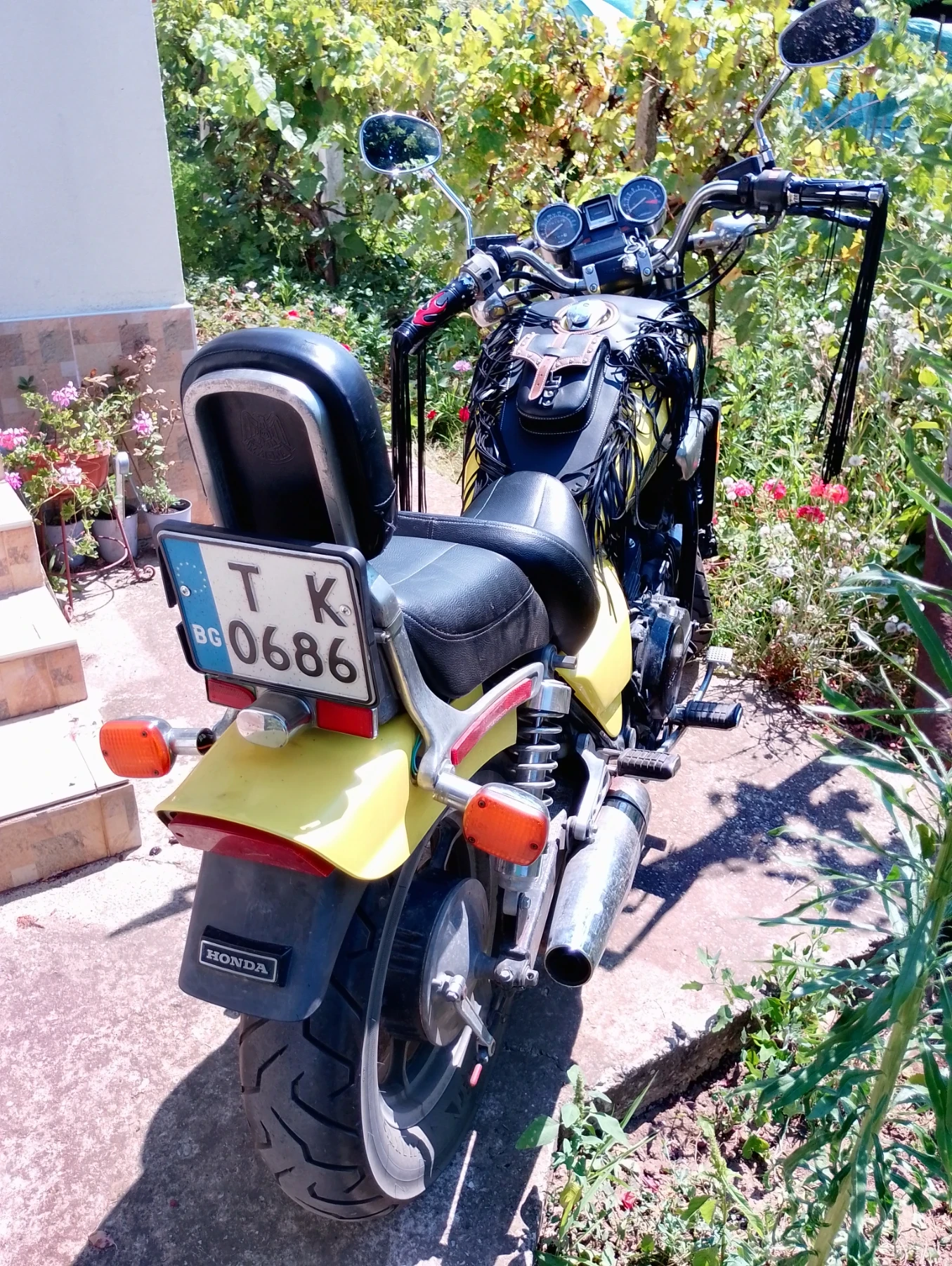 Honda Magna VF 700 C, снимка 2 - Мотоциклети и мототехника - 55604240