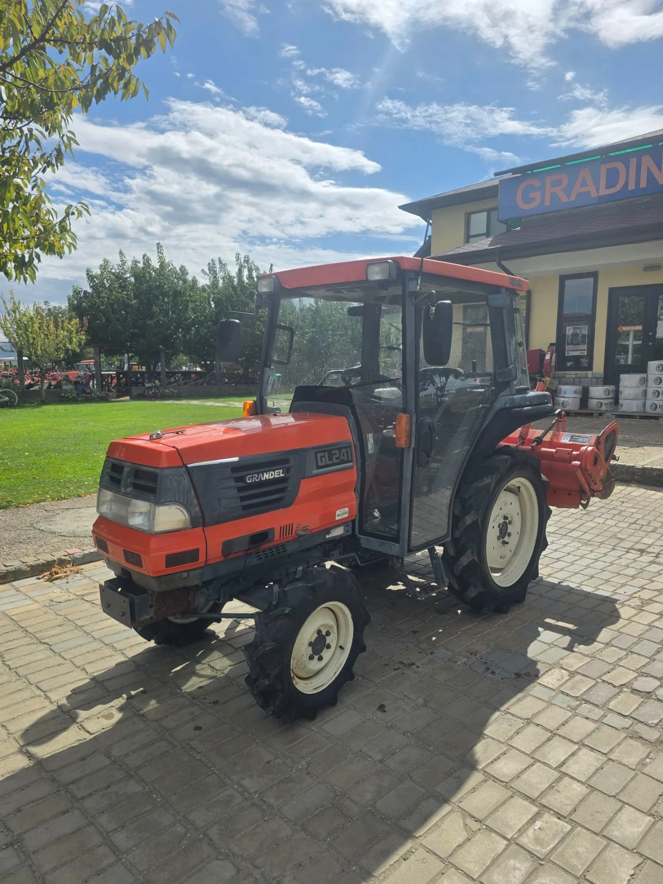 Трактор Kubota  GL 241