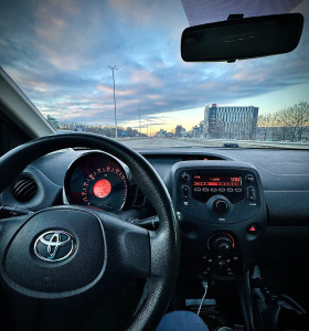 Toyota Aygo, снимка 8 - Автомобили и джипове - 45425878