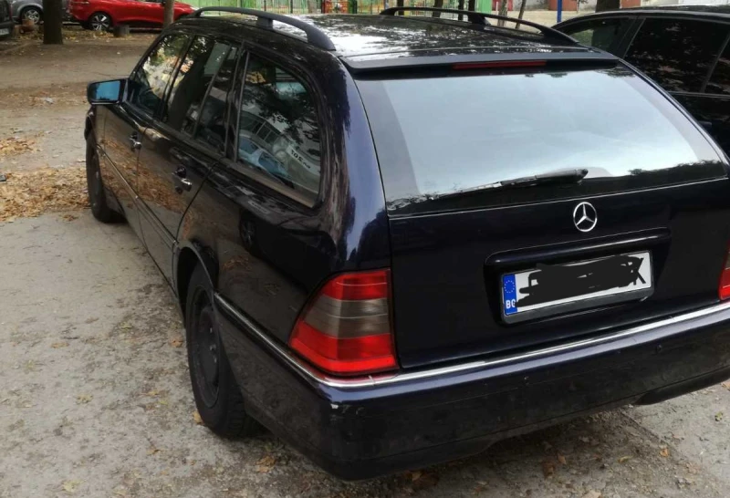 Mercedes-Benz C 180, снимка 2 - Автомобили и джипове - 47135639