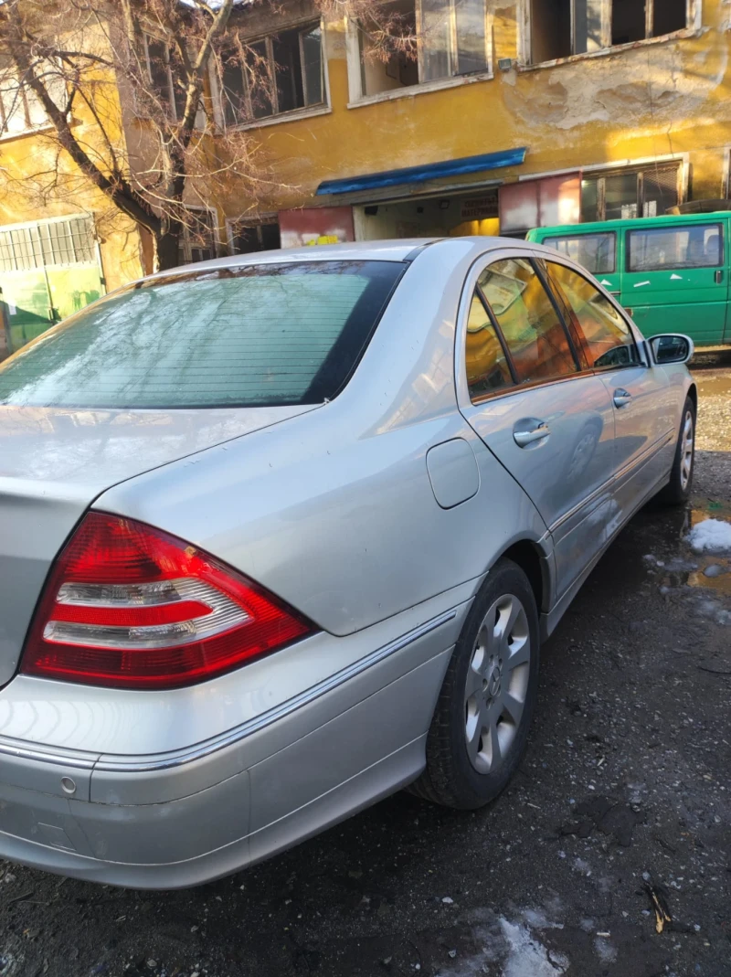 Mercedes-Benz C 180 Kompressor, снимка 9 - Автомобили и джипове - 48705684