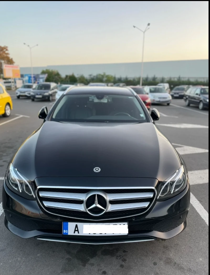 Mercedes-Benz E 220, снимка 1 - Автомобили и джипове - 48739738