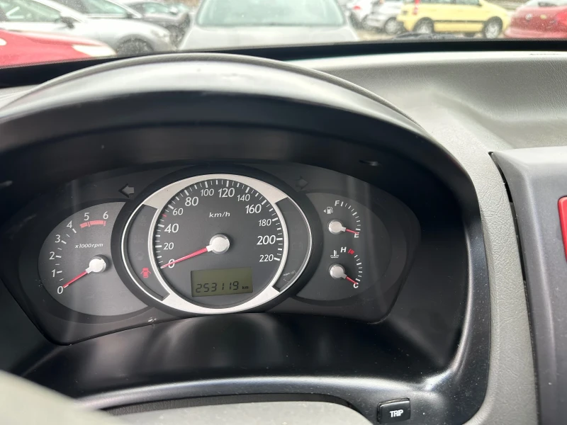 Hyundai Tucson 2.0CRDI* KLIMA* REALNI KM* OT BG* , снимка 17 - Автомобили и джипове - 49454792