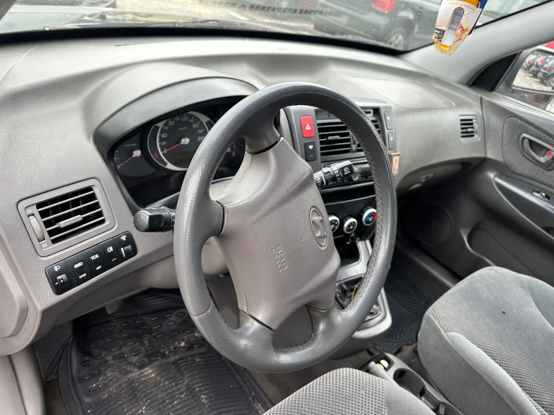 Hyundai Tucson 2.0CRDI* KLIMA* REALNI KM* OT BG* , снимка 8 - Автомобили и джипове - 49454792