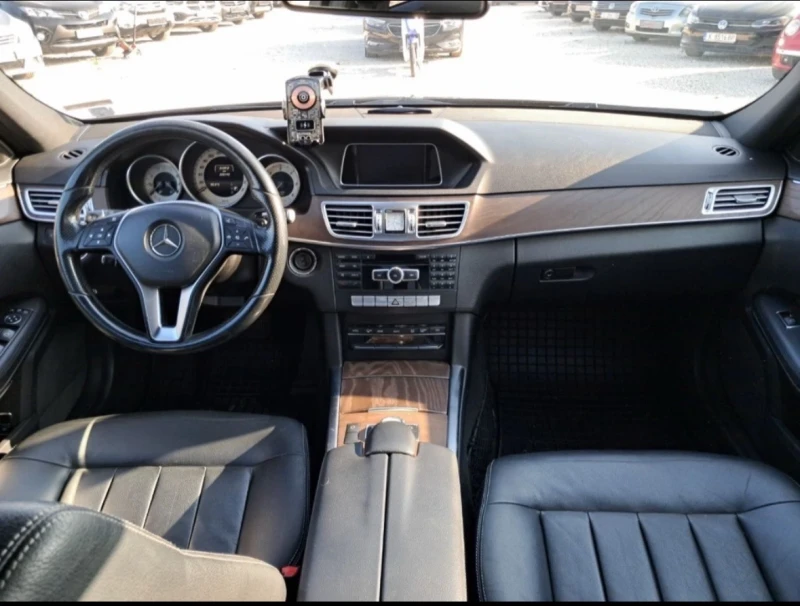 Mercedes-Benz E 220 9G-TRONIC, снимка 12 - Автомобили и джипове - 52395963
