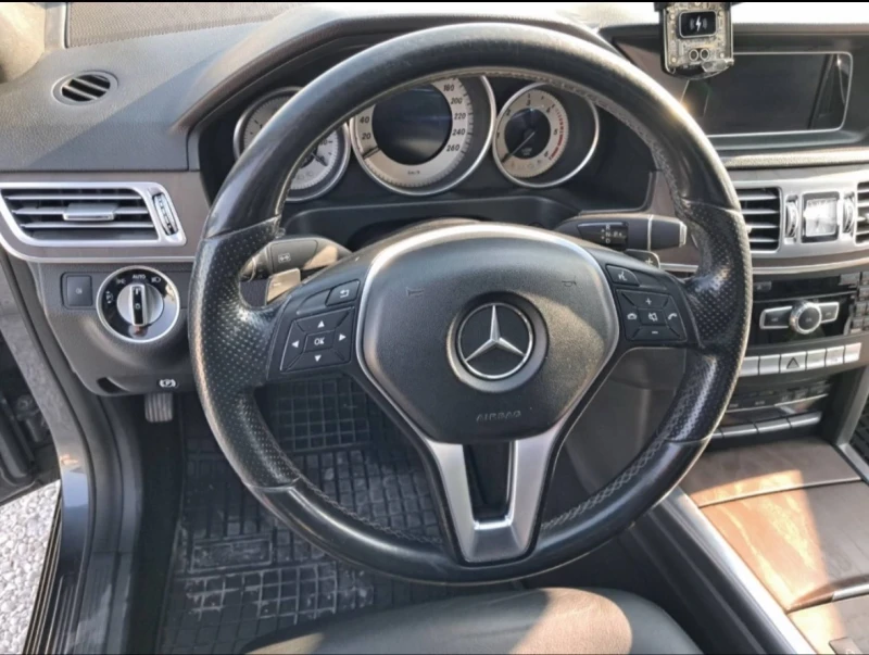 Mercedes-Benz E 220 9G-TRONIC, снимка 13 - Автомобили и джипове - 52395963