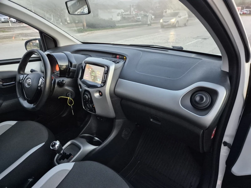 Toyota Aygo AVTOMAT, снимка 12 - Автомобили и джипове - 52727237