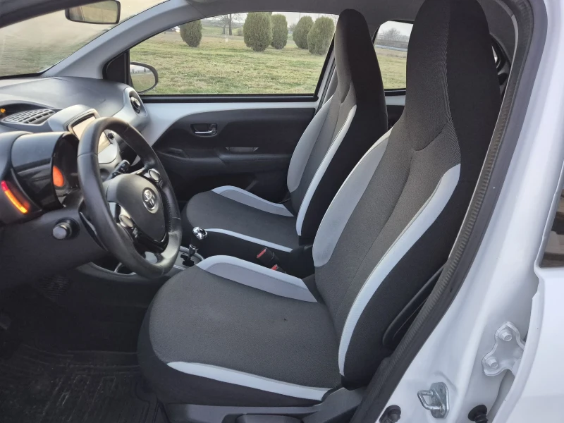 Toyota Aygo AVTOMAT, снимка 10 - Автомобили и джипове - 52727237