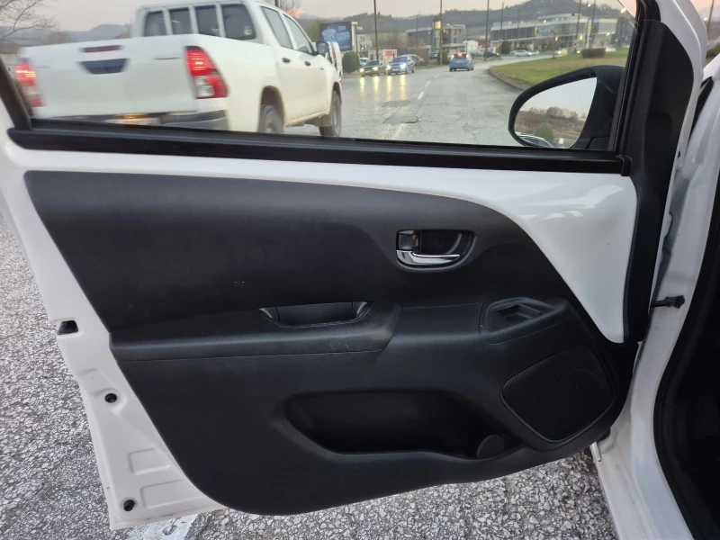 Toyota Aygo AVTOMAT, снимка 13 - Автомобили и джипове - 52727237