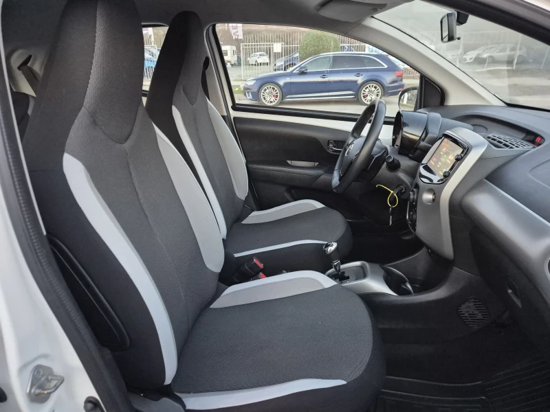Toyota Aygo AVTOMAT, снимка 11 - Автомобили и джипове - 52727237