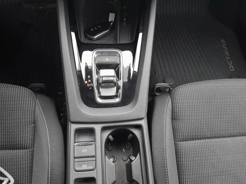 Skoda Octavia 1.5 TSI/7DSG/M-HEV, снимка 11 - Автомобили и джипове - 53093766