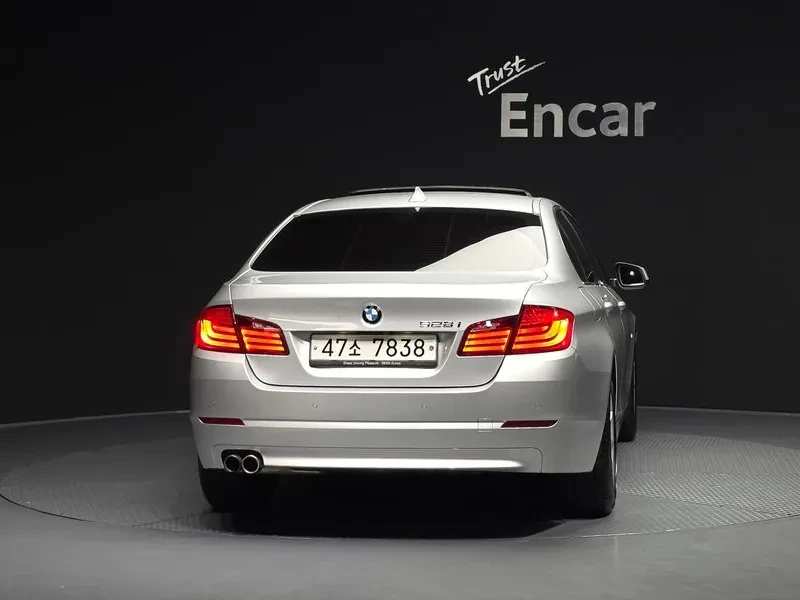 BMW 520, снимка 4 - Автомобили и джипове - 54591185