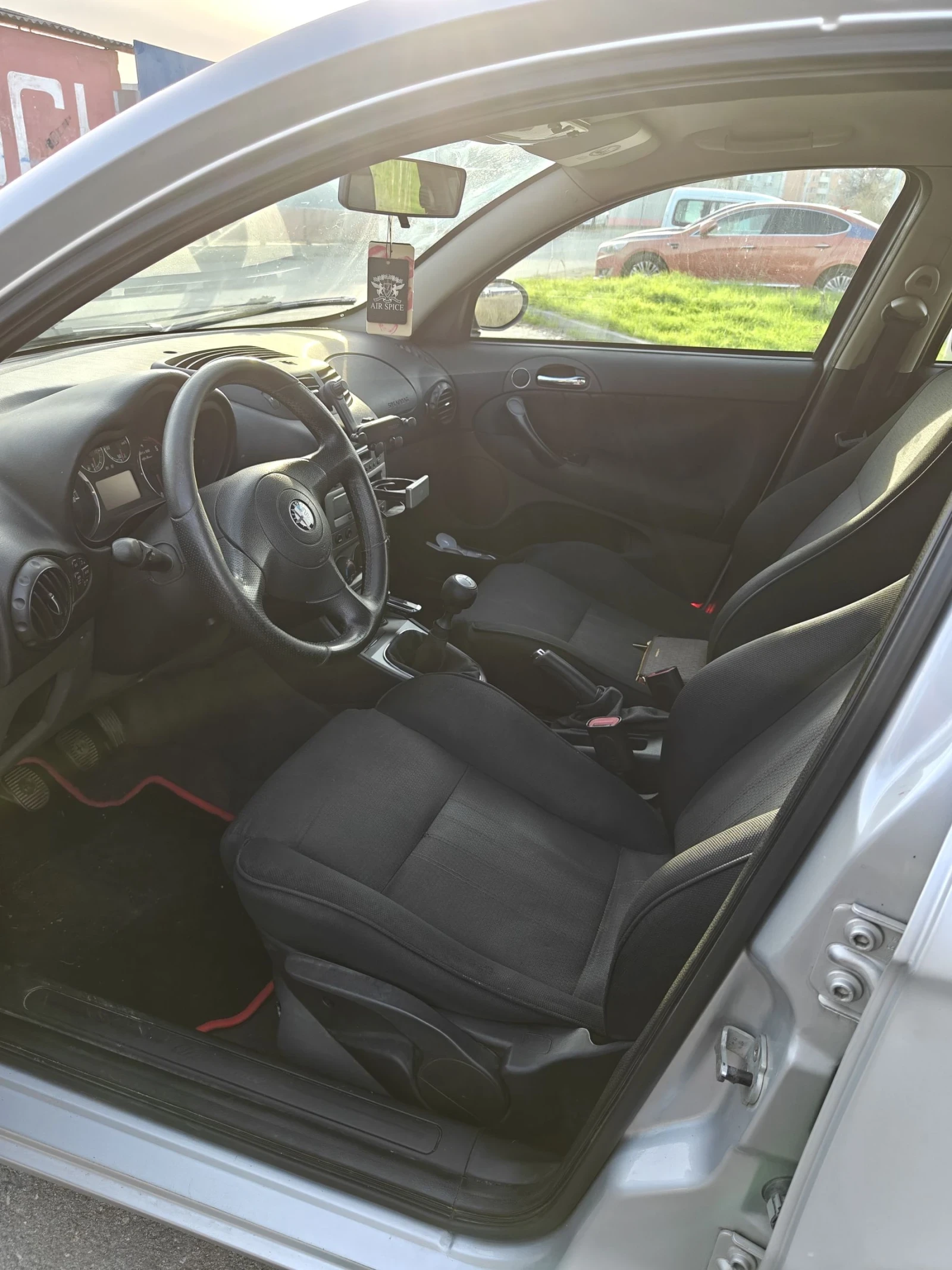 Alfa Romeo 147 1.9 jtd - изображение 8