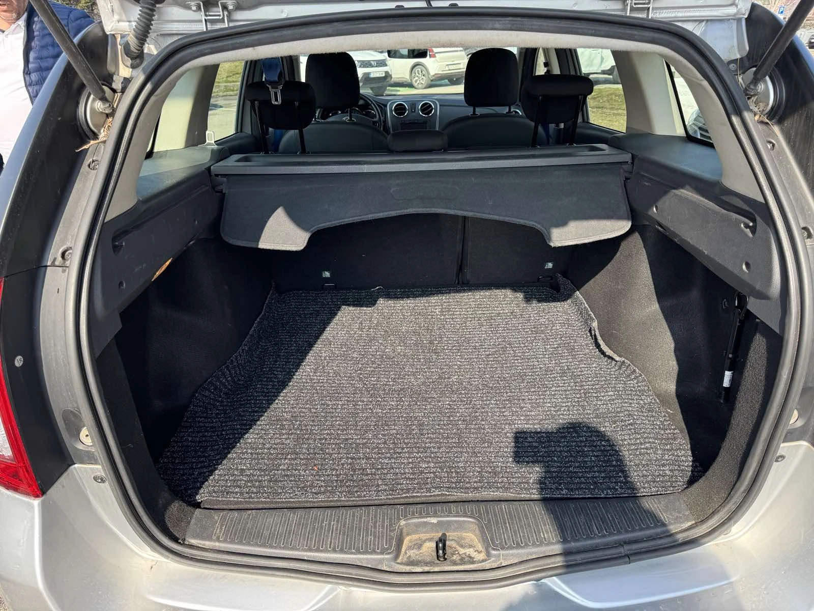 Dacia Logan 1.5 Dci MCV, снимка 11 - Автомобили и джипове - 53736337