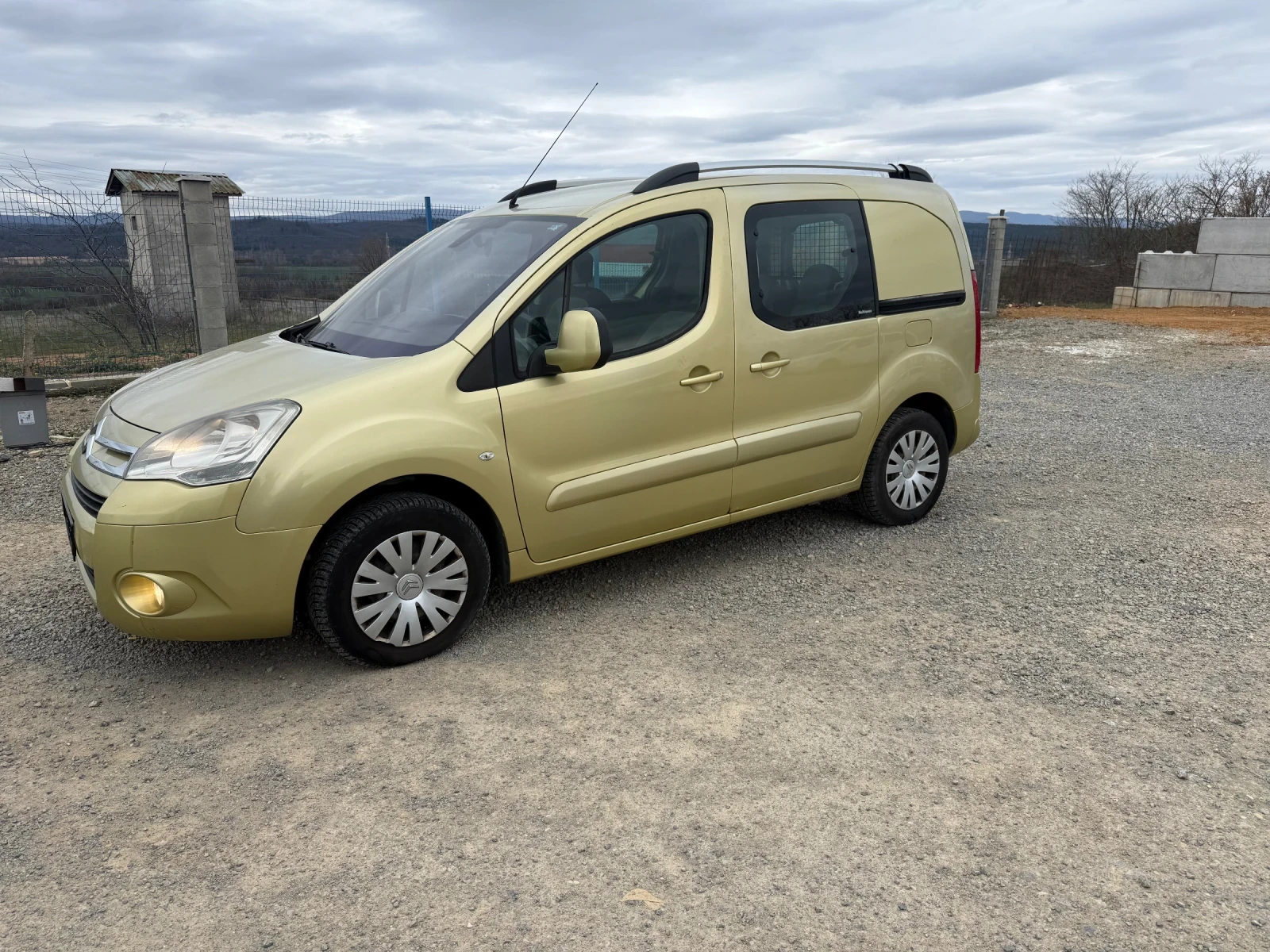 Citroen Berlingo 1.6 HDI KLIMATRON, снимка 3 - Автомобили и джипове - 53947810