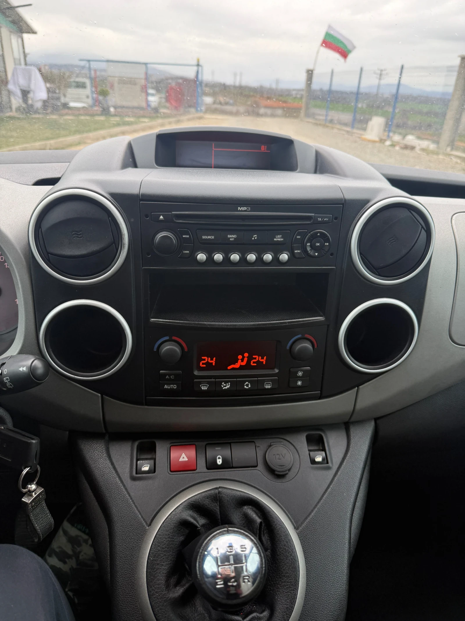 Citroen Berlingo 1.6 HDI KLIMATRON, снимка 10 - Автомобили и джипове - 53947810