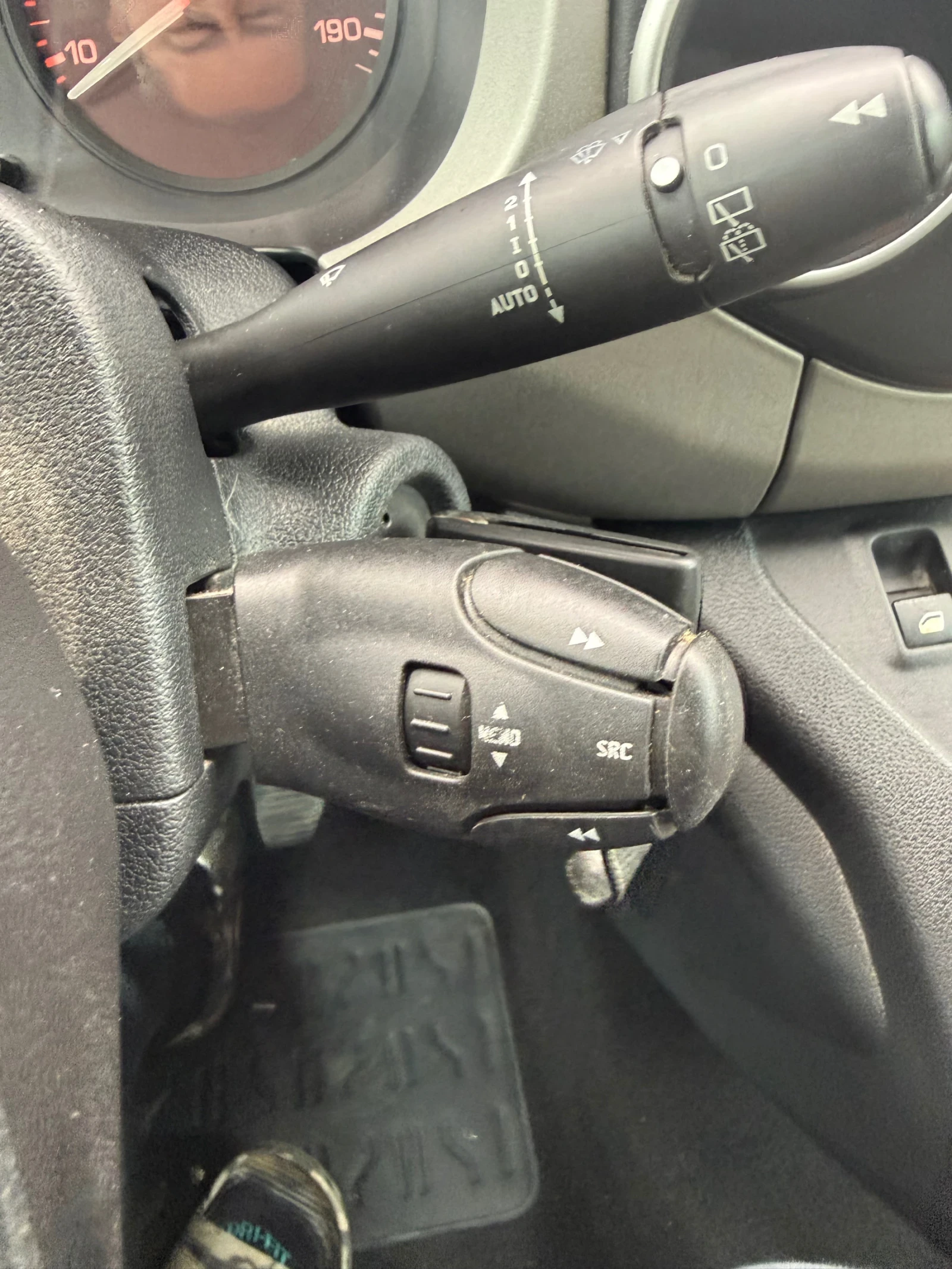 Citroen Berlingo 1.6 HDI KLIMATRON, снимка 6 - Автомобили и джипове - 53947810