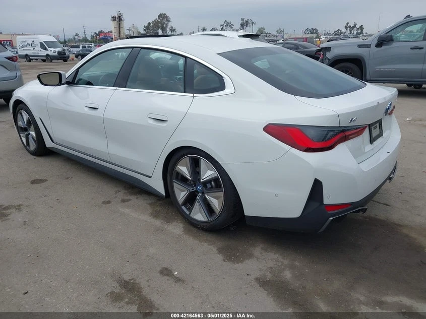 BMW i4 Edrive35, снимка 3 - Автомобили и джипове - 54419095