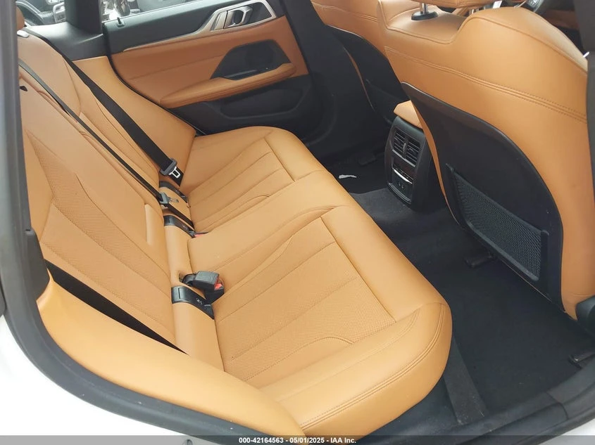 BMW i4 Edrive35, снимка 8 - Автомобили и джипове - 54419095