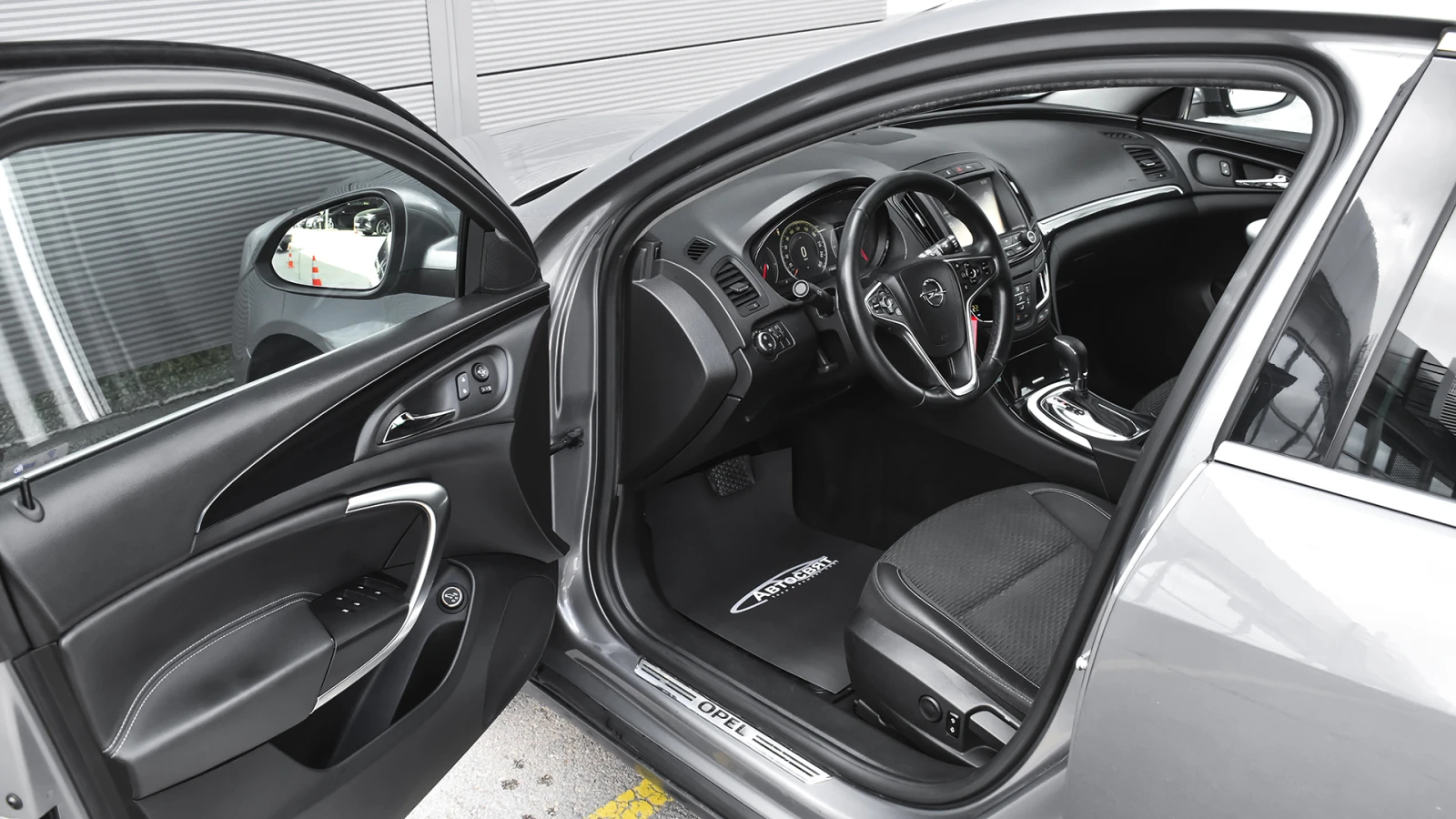 Opel Insignia Sports Tourer 1.6 CDTi Cosmo Automatic, снимка 8 - Автомобили и джипове - 54552846