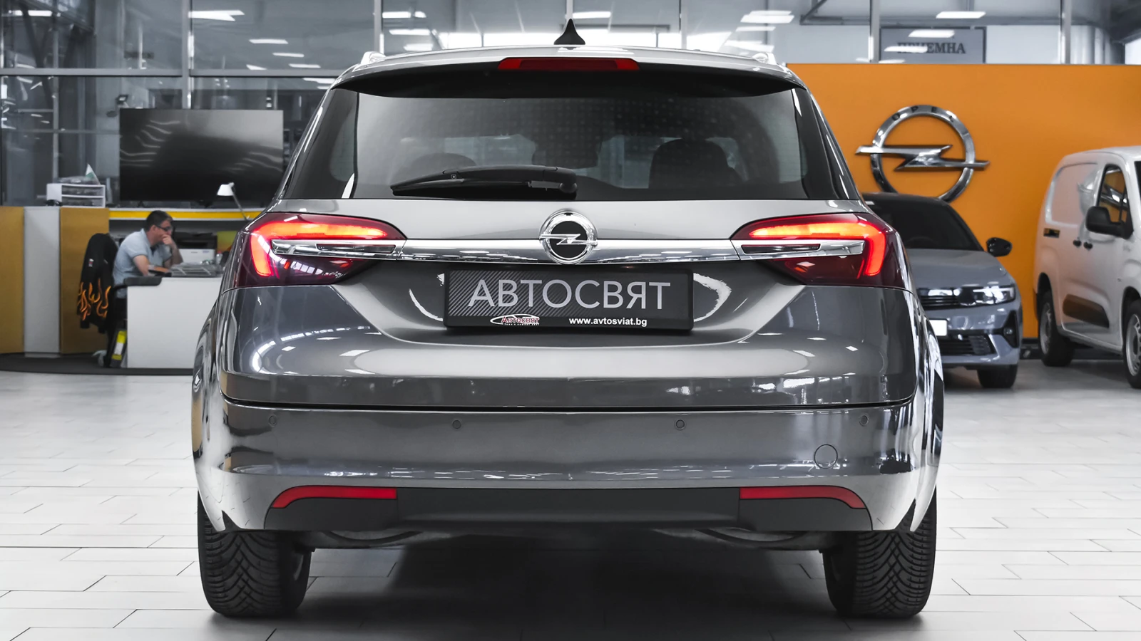 Opel Insignia Sports Tourer 1.6 CDTi Cosmo Automatic, снимка 3 - Автомобили и джипове - 54552846