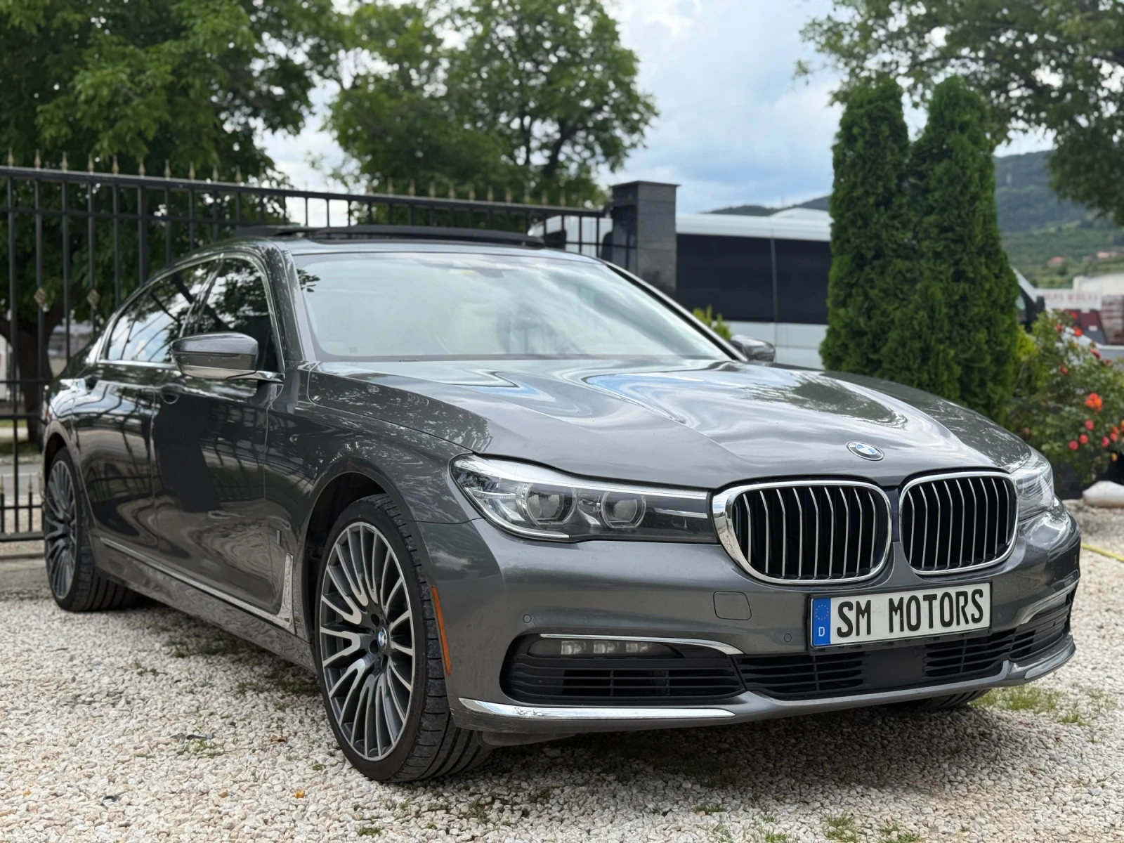 BMW 740 Plyg in Hybrid LONG