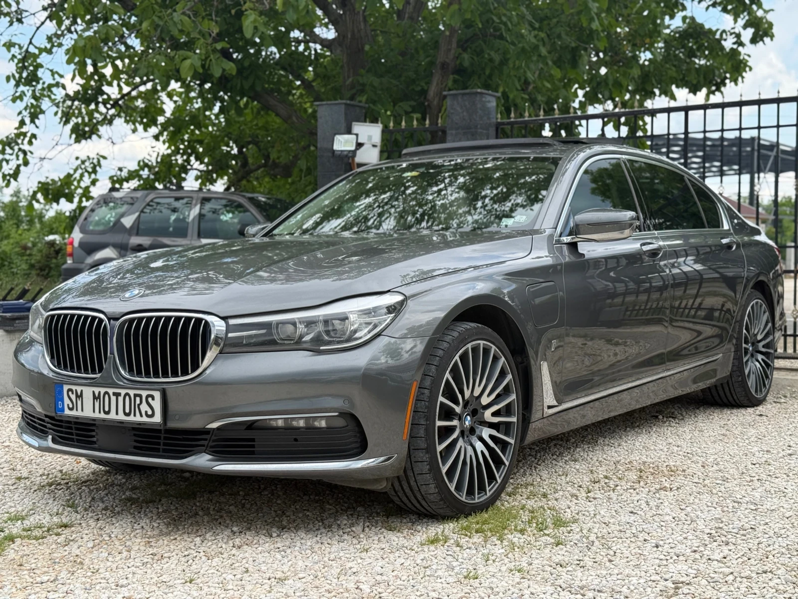BMW 740 Plyg in Hybrid LONG, снимка 3 - Автомобили и джипове - 54666176