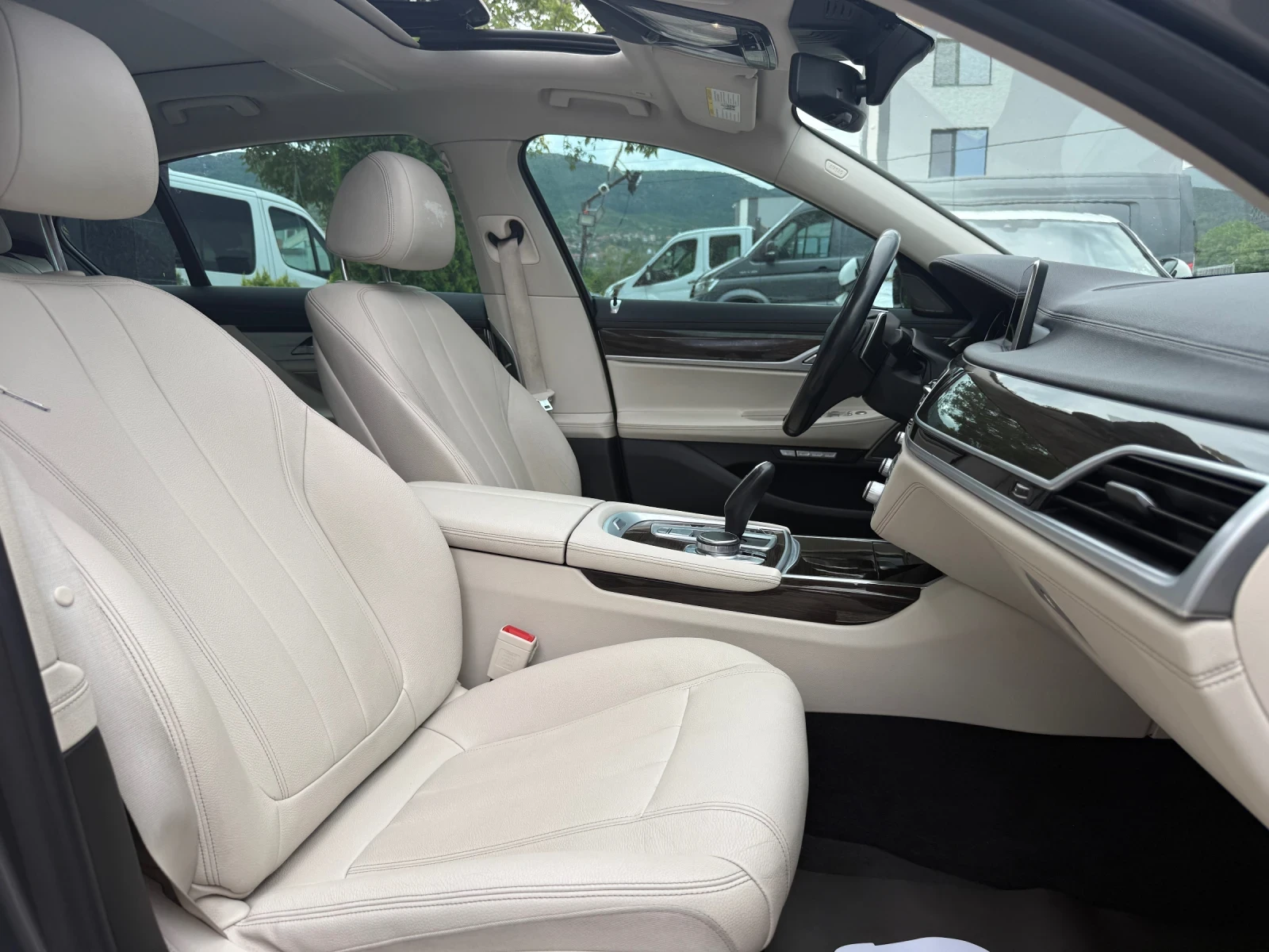 BMW 740 Plyg in Hybrid LONG, снимка 11 - Автомобили и джипове - 54666176