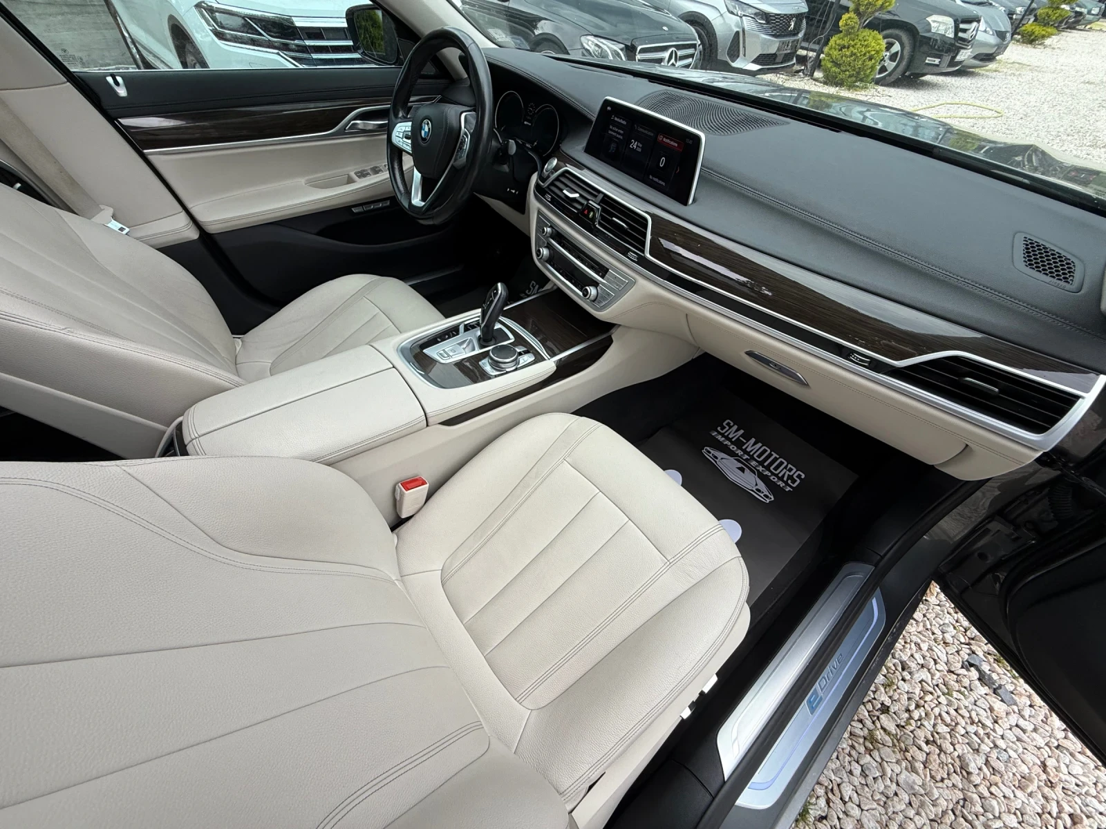 BMW 740 Plyg in Hybrid LONG, снимка 8 - Автомобили и джипове - 54666176