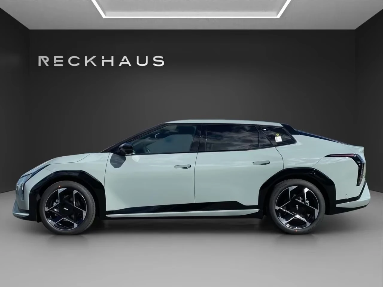 Kia EV4 FASTBACK 81kWh GT-Line PANO Warranty!, снимка 3 - Автомобили и джипове - 55284098