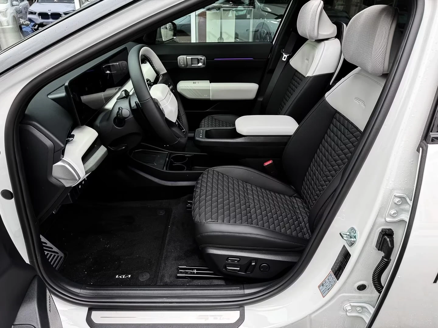 Kia EV4 FASTBACK 81kWh GT-Line 10��  PANO Warranty! | Mobile.bg � ����������� 6