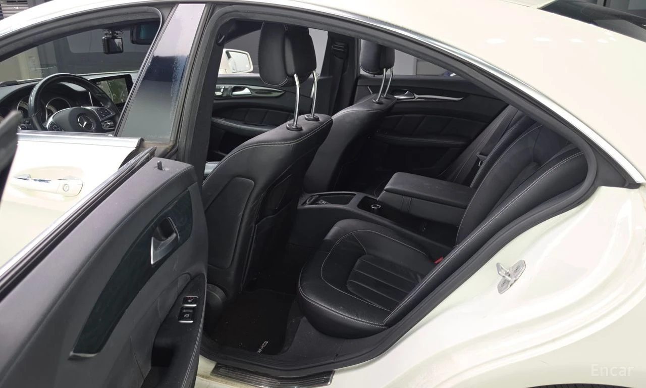 Mercedes-Benz CLS 400 AMG* LINE* ПОДГРЕВ* ОБДУХВАНЕ* 360КАМЕРА* , снимка 15 - Автомобили и джипове - 56042768