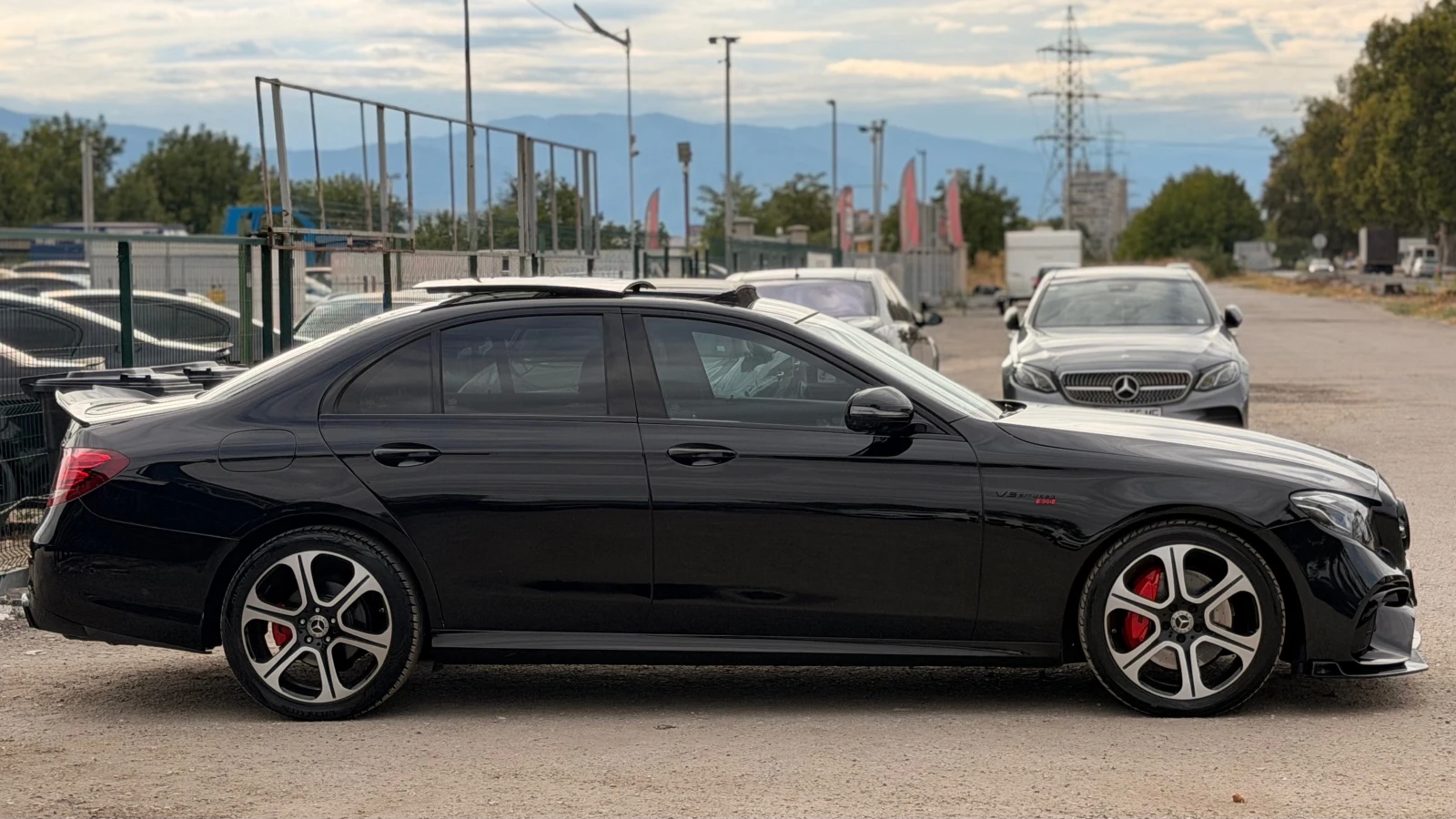 Mercedes-Benz E 220 d= BRABUS= DISTRONIC= KEYLESS GO= 360* CAMERA= BUR, снимка 4 - Автомобили и джипове - 56129173